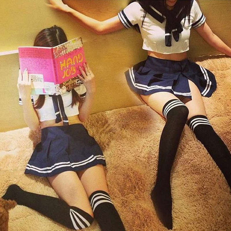 Модель Иви Скай трахается в костюме школьницы