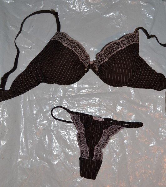 Бюстгальтер и стринги с разрезами, черный S/M 143916 - Soft Line collection - Эротические комплекты: лиф и трусики - Купить