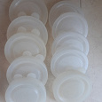 Отдается в дар пластиковые крышки диаметр 7,7-8 см