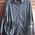 Отдается в дар Оригинальная легкая женская курточка на молнии (ветровка). Размер 46-48