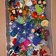 Отдается в дар Коробка игрушек из киндеров, старые коллекции