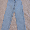 Отдается в дар джинсы голубые на размер 42-44