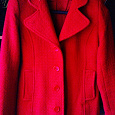 Отдается в дар Красное пальто 44-46 размер