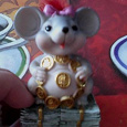 Отдается в дар Статуэтка мышка с монетками