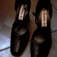 Отдается в дар туфли новые черные на каблуке 38 размер