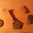 Отдается в дар Археологические находки: ключ, пряжка, черепки.