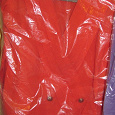 Отдается в дар женские костюмы (2 шт. разного фасона и цвета)