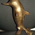 Отдается в дар Металлическая фигурка дельфина.