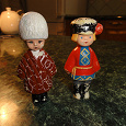 Отдается в дар 2 куклы в народных костюмах, старенькие очень