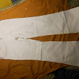 Отдается в дар Белые брюки (джинсы) для подростка