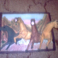 Отдается в дар Керамическая картина-горельеф «4 коня»