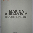 Отдается в дар Два буклета с выставки-ретроспективы Марины Абрамович