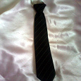 Отдается в дар школьный галстук на резинке