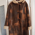 Отдается в дар Зимняя женская одежда — дубленка с рукавицами, берет, куртка.