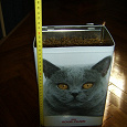 Отдается в дар Жестяная коробка с кормом для взрослых котов