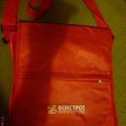 Отдается в дар сумка новая красная большая( А4 ), но с рекламмой