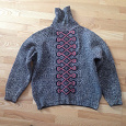 Отдается в дар Шерстяной и очень теплый свитер для мальчика