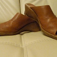Отдается в дар Светло-коричневые кожаные туфли сабо на танкетке 6,5 см