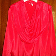 Отдается в дар Блузка красная шелковая яркая 48 размер