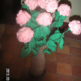 Отдается в дар букет роз в вазе к празднику.