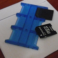 Отдается в дар Переходники-адаптер для microSD карточек и чехол-коробочка для адапторов.