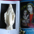 Отдается в дар статуэтка Дева Мария и книга