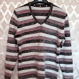 Отдается в дар Джемпер-свитер с V-вырезом в серо-розовую полосу р.44-46