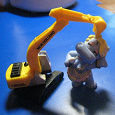 Отдается в дар Киндеры: бегемот и экскаватор New Holland