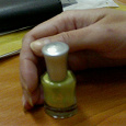 Отдается в дар Лак для ногтей зеленовато-горчичного цвета
