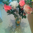 Отдается в дар Букет искусственных роз с вазой