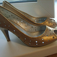 Отдается в дар Туфли на каблуке 39 размер, золотистые, открытый носик, Carlo Pazolini