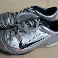 Отдается в дар футбольные бутсы от 35,5 до 38 разм (поддержим юные дарования) кроссовки 36 разм.
