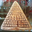 Отдается в дар Сувенир Пирамида