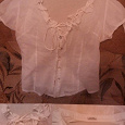 Отдается в дар Полупрозрачная белая женская рубашка размера 44-46)