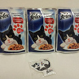Отдается в дар Корм для кошек «Felix» и магнитик.
