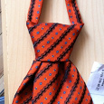 Отдается в дар Стильный оранжевый галстук! (для девушек)