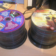 Отдается в дар 2 стопки дисков от компьютерно-игровых журналов