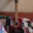 Отдается в дар Гитара акустическая древняя :) и струны к ней всяческие