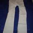 Отдается в дар белые джинсы стрейч на девочку р. 42