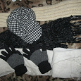 Отдается в дар Кепка, перчатки, шарфы женские