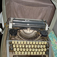 Отдается в дар портативная пишущая машинка