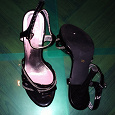 Отдается в дар 4 пары женской летней обуви: б.у. 35 размер.
