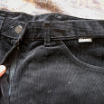 Отдается в дар Черные новые вельветовые джинсы.