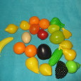 Отдается в дар Набор пластмассовых овощей и фруктов.