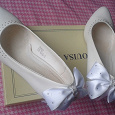 Отдается в дар Женские туфли белого цвета (свадебные или вечерние)