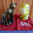 Отдается в дар Интерьерно-кошачий дар: статуэтка, копилка салфетка и брелок-мягкая игрушка