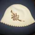 Отдается в дар Шерстяная женская элегантная шапочка.