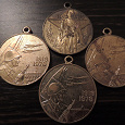 Отдается в дар Медали Участнику войны 40 лет победы в ВОВ 1941- 1945гг. и 60 лет вооруженных сил СССР