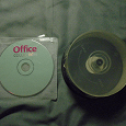 Отдается в дар Установочный диск «Office» и коробочка для дисков