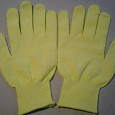 Отдается в дар Садовые (рабочие) перчатки с белыми пупырками яркого неоново-желтого цвета, размер 8, новые.